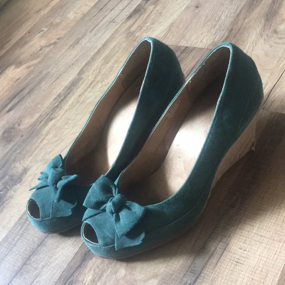 AEROSOLES Shoes - GOING TO THRIFT STORE 1/22 Aerosoles Suede Wedges